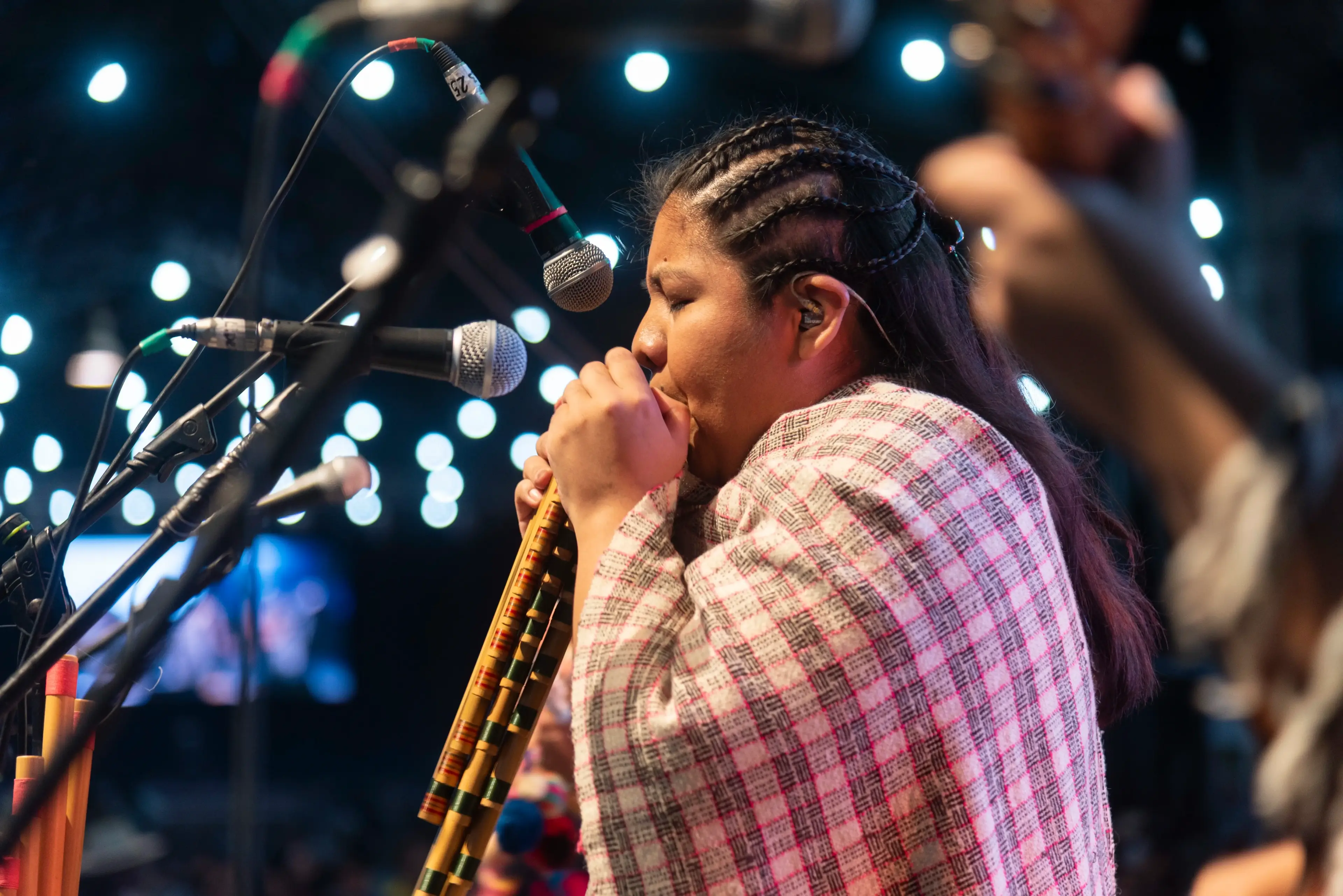 Camila Benitez tocando en vivo